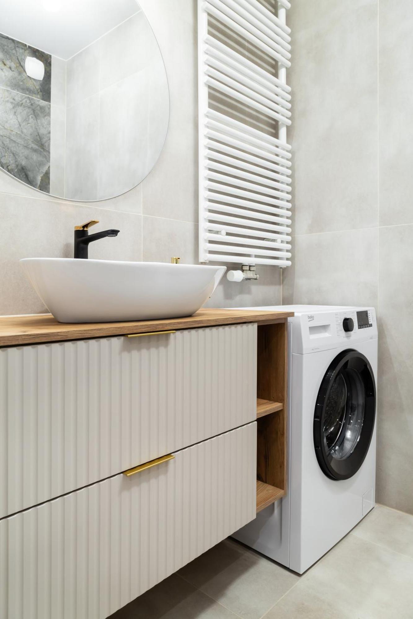 Househost Smolensk Elegant Ac Lift Security